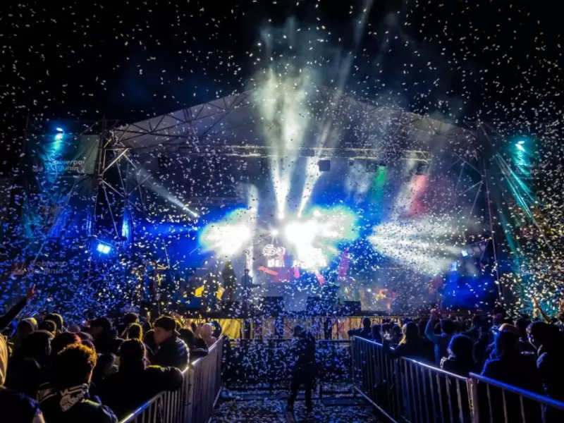 Una multitud disfrut&oacute; de los festejos por la Primavera y el D&iacute;a del Estudiante en el Parque Borchex