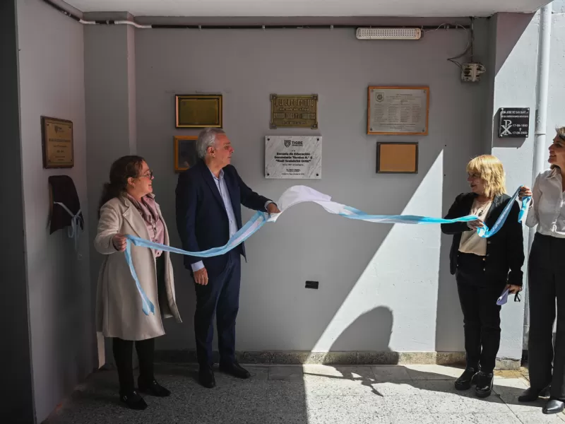 Julio Zamora particip&oacute; de los festejos por los 80 a&ntilde;os de la Escuela T&eacute;cnica N.&ordm; 5