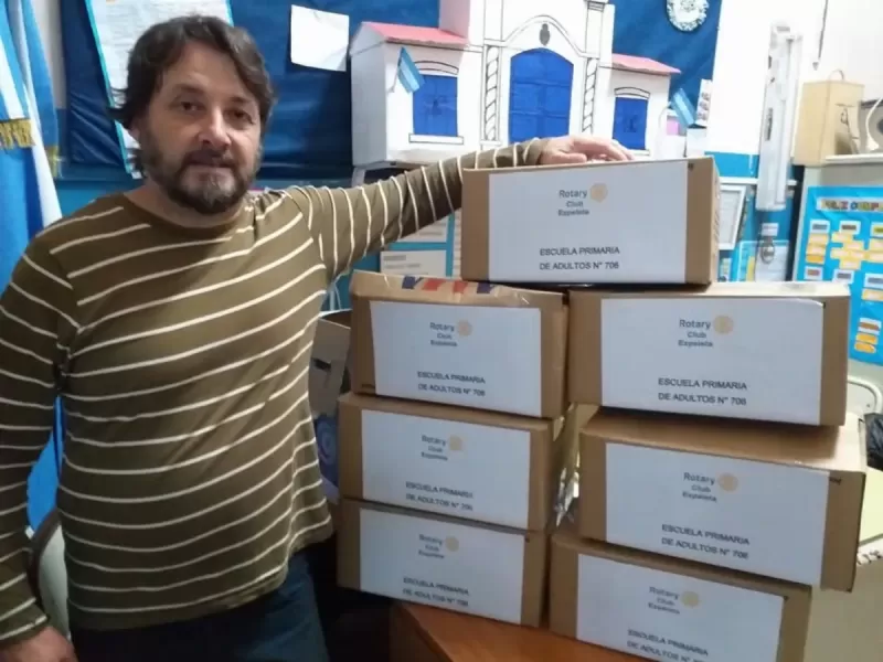 El Rotary Club Ezpeleta realiz&oacute; donaciones de ropa y calzado para instituciones educativas