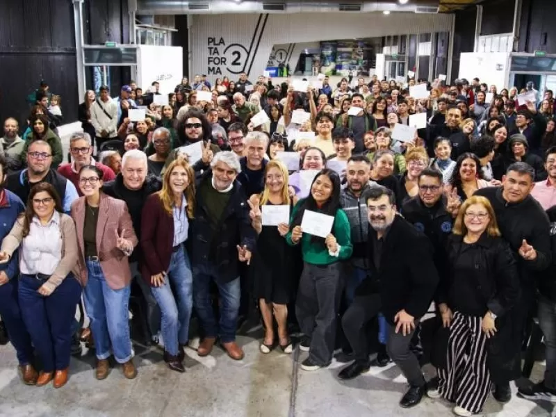 Ferraresi y Correa entregaron certificados de formaci&oacute;n laboral