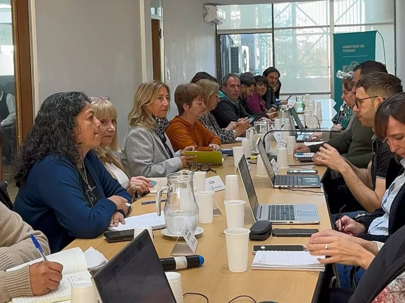 Docentes y estatales bonaerenses aceptaron una suba salarial del 7% en dos tramos