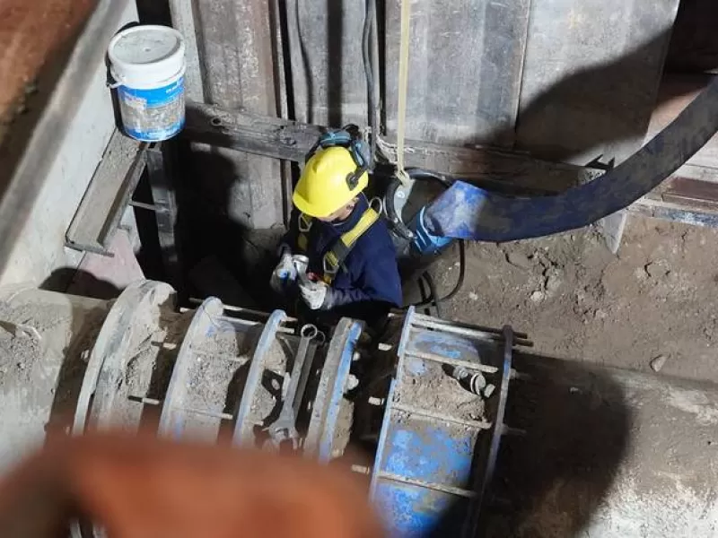 Realizan trabajos en un acueducto y podr&iacute;a haber baja presi&oacute;n o cortes de agua en varios barrios