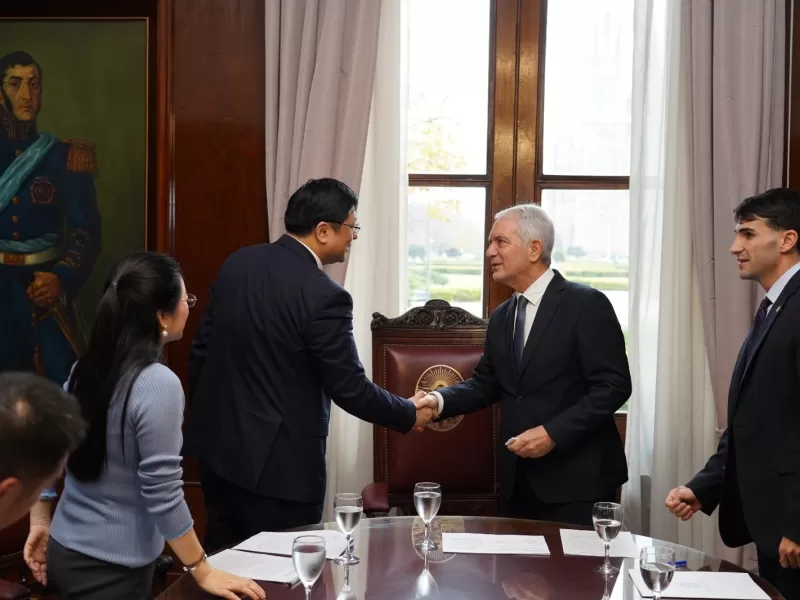Alak recibi&oacute; a autoridades de Shangh&aacute;i para abordar pol&iacute;ticas de seguridad y orden p&uacute;blico