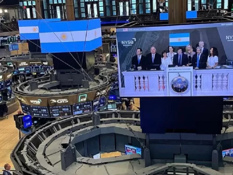 El desplome del petr&oacute;leo y la volatilidad de Wall Street golpearon a los activos argentinos