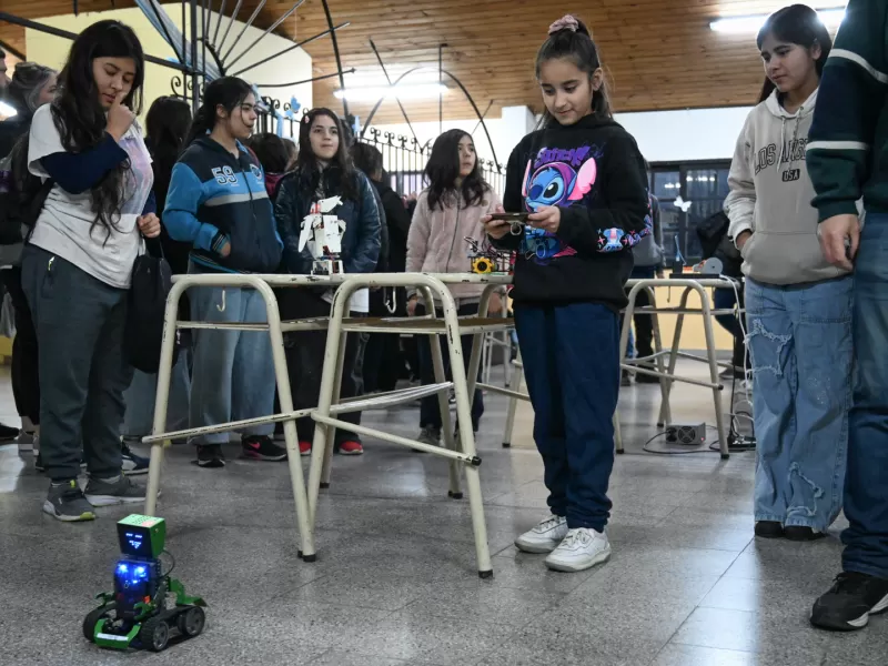 El Municipio sigue llevando adelante el Club de Rob&oacute;tica: abri&oacute; la inscripci&oacute;n en el CUT