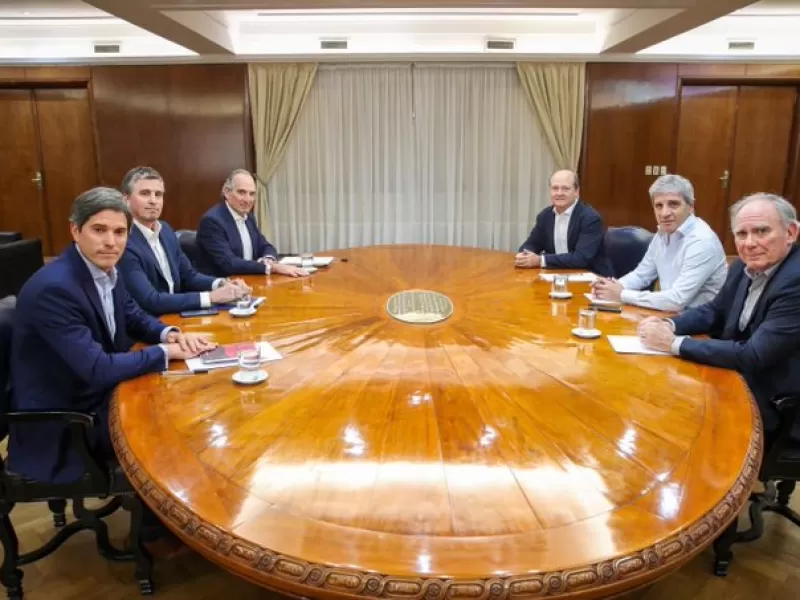Gobierno y UIA se re&uacute;nen para analizar impuestos, energ&iacute;a y la situaci&oacute;n de las empresas