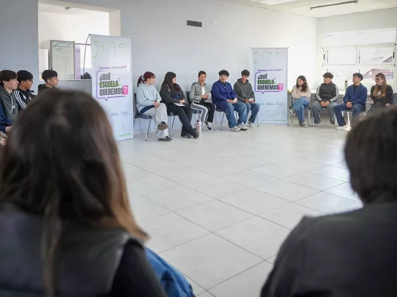 Mayra Mendoza respald&oacute; la educaci&oacute;n t&eacute;cnica y destac&oacute; el proyecto para prevenir la violencia digital