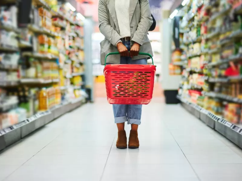 El consumo no repunta y crecen las se&ntilde;ales de ajuste en empresas