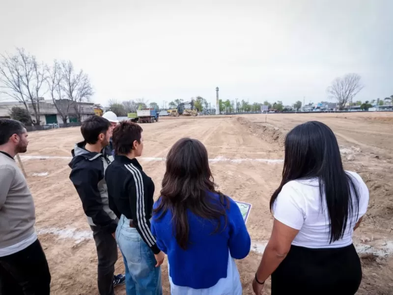 Anunciaron la construcci&oacute;n de un nuevo polideportivo con pileta semiol&iacute;mpica en Bernal Oeste