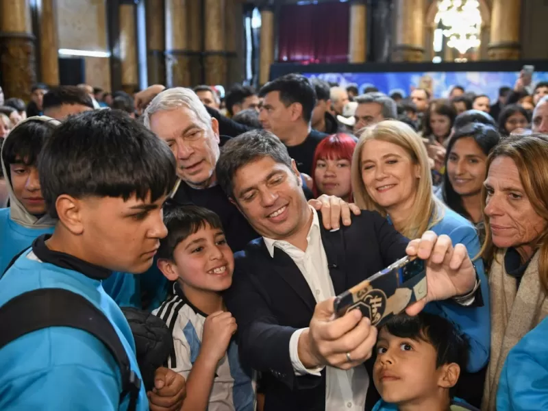 Kicillof y Julio Alak cerraron la campaña en la octava sección electoral
