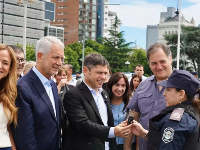 Refuerzan la seguridad con la entrega de 40 m&oacute;viles policiales