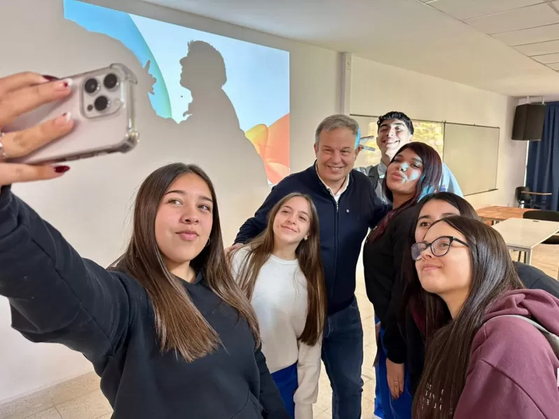 Cascallares y Eichel acompañaron a los estudiantes que participan de la “Semana del Futuro” en la Universidad Guillermo Brown