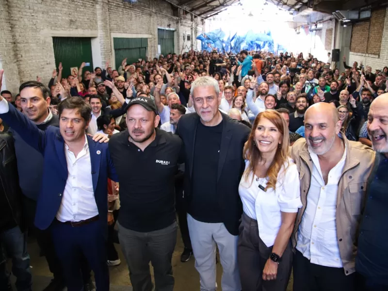 Kicillof y Ferraresi encabezaron la apertura de la XXI Convención Pro Textil y visitaron la Cooperativa Cristal