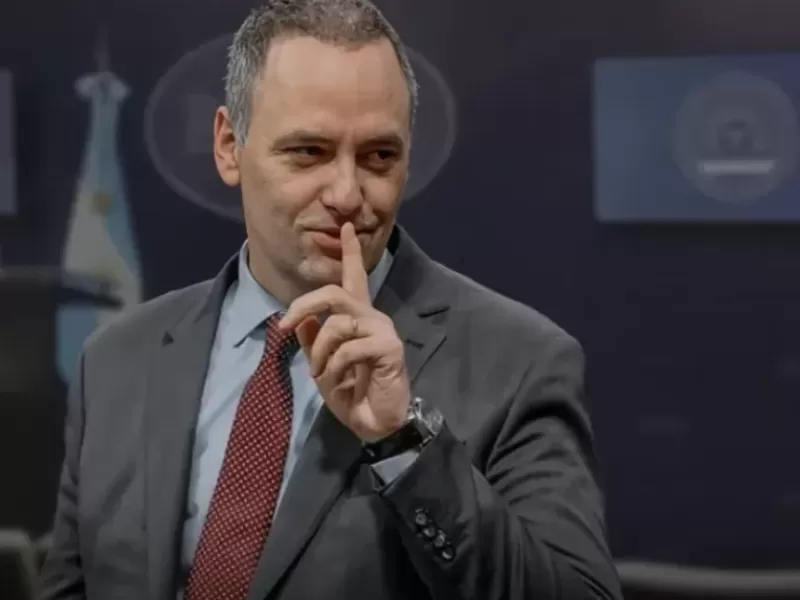 Encuesta nacional: crece el rechazo a Manuel Adorni y aumenta la presi&oacute;n por su salida del Gobierno