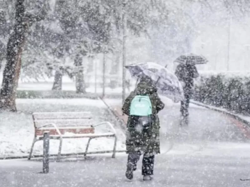Cinco provincias suspendieron las clases por las bajas temperaturas y la nieve