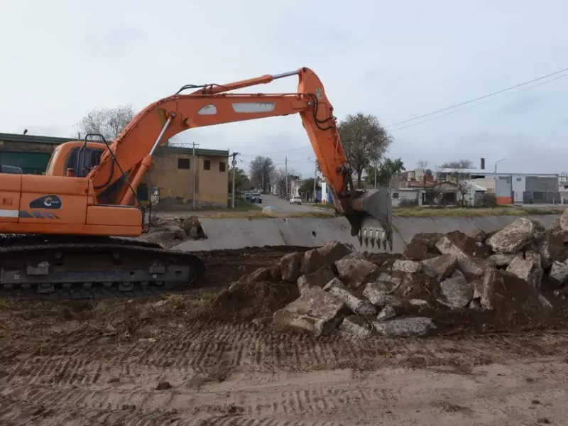 Avanza la construcción de un puente provisorio sobre el Canal Maldonado y licitan las bases de apoyo