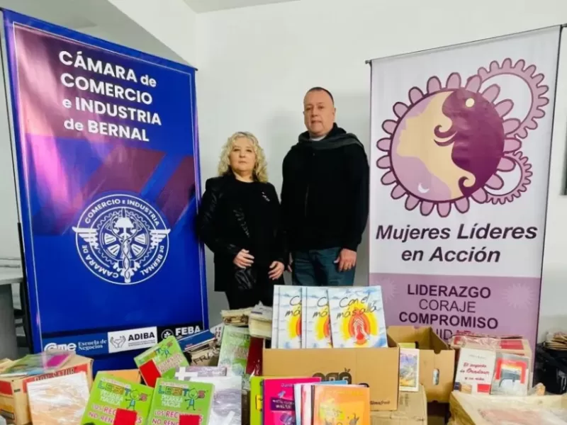 Mujeres Líderes en Acción donó libros al Instituto Sarmiento