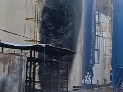 Principio de incendio en una f&aacute;brica