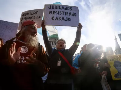 Jubilados: el Gobierno oficializó un bono de $70.000 y actualizó los haberes desde julio