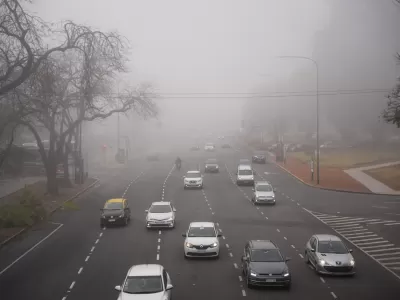 Alerta violeta por niebla en Buenos Aires: el SMN advirti&oacute; por complicaciones para circular