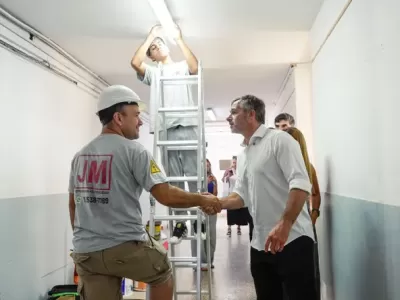 Ach&aacute;val supervis&oacute; obras en escuelas de La Lonja y Villa Rosa para la vuelta a clases