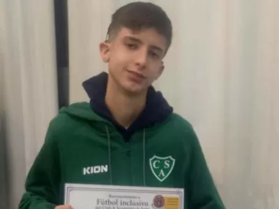 Buscan un procesador auditivo que perdi&oacute; un joven jugador de f&uacute;tbol inclusivo de Sarmiento
