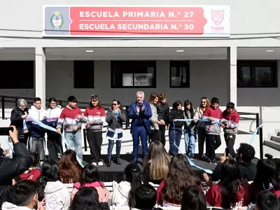 Julio Zamora inaugur&oacute; la ampliaci&oacute;n y renovaci&oacute;n de la EES N&deg;50 y la EP N&deg;27
