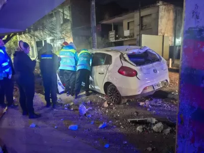Un joven perdi&oacute; el control del auto y muri&oacute;