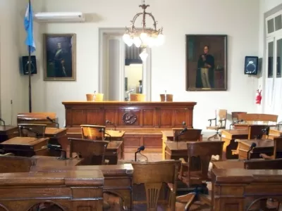 Propone que lo recaudado por multas de estacionamiento sea destinado a clubes barriales y f&uacute;tbol agrario