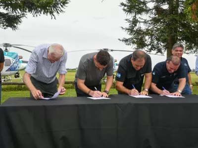 Buenos Aires, Entre R&iacute;os y Santa Fe firmaron un acuerdo para coordinar el combate de incendios en el Delta del Paran&aacute;