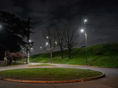 La ciudad avanza con la instalaci&oacute;n de nuevas luces LED en las colectoras de Ruta 4