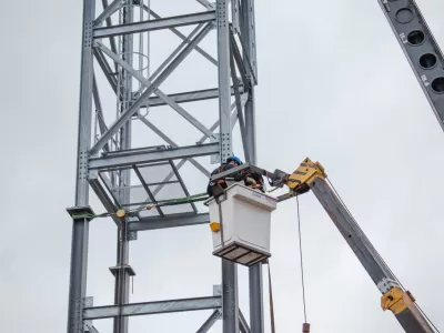 Puerto Quequ&eacute;n avanza en la modernizaci&oacute;n de su se&ntilde;alizaci&oacute;n mar&iacute;tima con la nueva baliza de enfilamiento