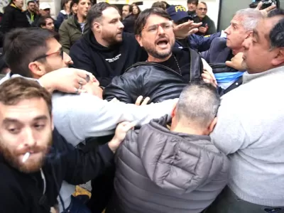 La policía desalojó a los manifestantes y detuvo a Juan Grabois