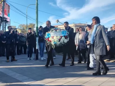 En el marco del Día de la bandera el intendente remarcó “Vamos a reconstruir Bahía Blanca"