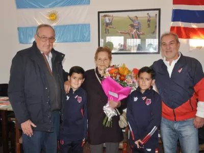 El festejo del tricolor incluy&oacute; un reconocimiento a "Vieja" D&iacute;az, un brindis aniversario