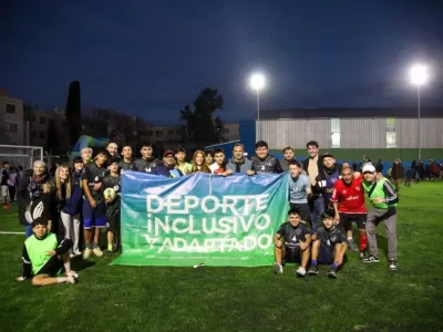 Sierra inaugur&oacute; obras en un club y en un polideportivo municipal de Villa Corina