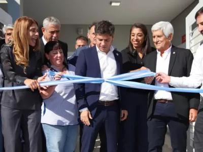 Axel Kicillof inaugur&oacute; un centro de salud en Avellaneda y apunt&oacute; contra la paralizaci&oacute;n de obras nacionales