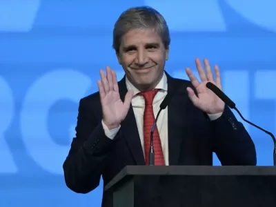 Caputo: "Tener los d&oacute;lares bajo el colch&oacute;n es un muy mal negocio"