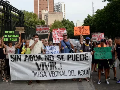 Presentan dos proyectos para compensar a usuarios afectados por cortes de gas y agua
