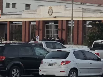Estudiantes del ex Colegio Nacional realizaron una protesta tras la agresi&oacute;n de un alumno con una manopla