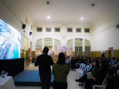 Puerto Quequén llenó el ISFD N° 163 en su tercera cátedra abierta
