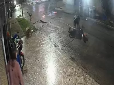 Un bache que produce accidentes en 17 entre 158 y 159