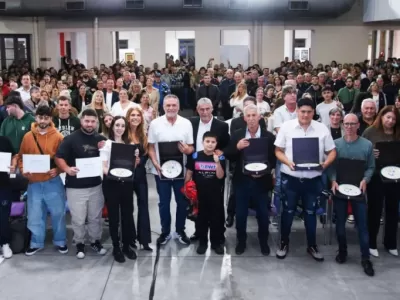 Ferraresi reconoci&oacute; a vecinos y vecinas destacados en el marco del 174&deg; aniversario de la ciudad