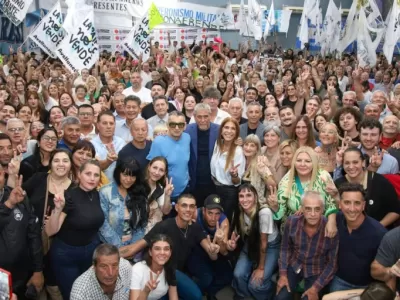 Ferraresi asumi&oacute; al frente del PJ  y llam&oacute; a &ldquo;refundar el peronismo&rdquo;