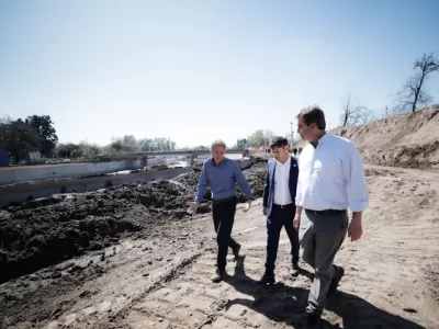 Kicillof recorrió obras hidráulicas en los municipios de Luján y Mercedes