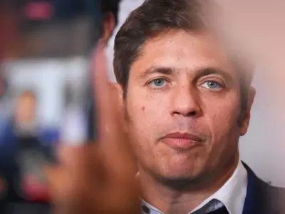 El endeudamiento pedido por Kicillof se frena: la oposición exige garantías, reparto del fondo y avance en pliegos clave