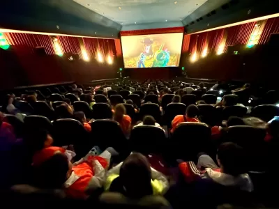 M&aacute;s de 220 chicos de escuelas De Solano, Calzada Y San Jos&eacute; fueron por primera vez al cine