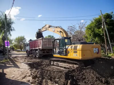 Avanza la obra de pavimento en La Ca&ntilde;ada y prometen asfaltar todas las calles del barrio