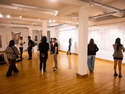 Inauguraron la muestra &ldquo;Un boleto a casa&rdquo; de Diego Roka en el MACA