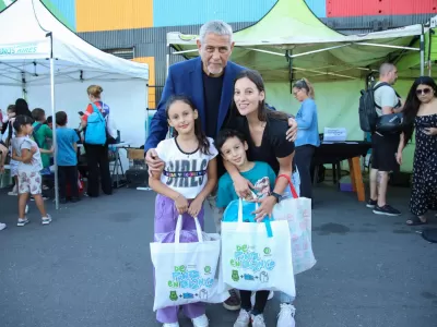 Ferraresi entreg&oacute; kits escolares a estudiantes de primaria en el marco del programa &ldquo;De punta en blanco&rdquo;